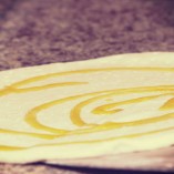 Pizzabrot ist ein Teig der viele Variationen verwendet werden kann.